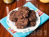 Рецепта Бързи сладки бисквити с овесени ядки, черен шоколад, фъстъчено масло, кафява захар и стафиди